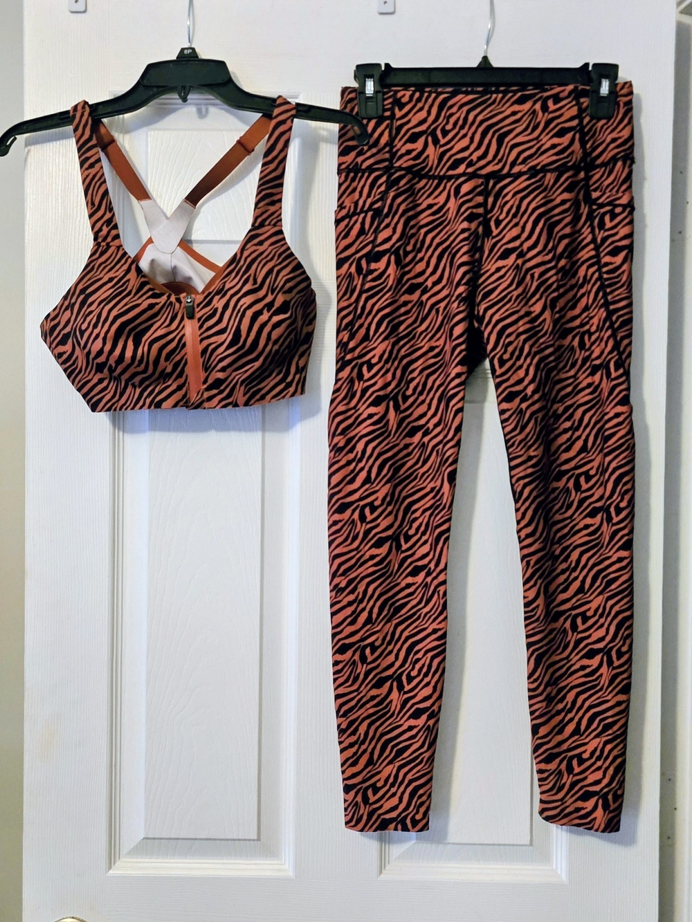 Victoria's Secret Tiger-Print Zip-Front Sports Bra & Leggings Set - Rust/Black